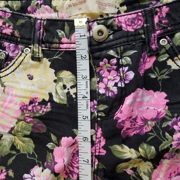 Two pairs of shorts - Picture 9 of 10